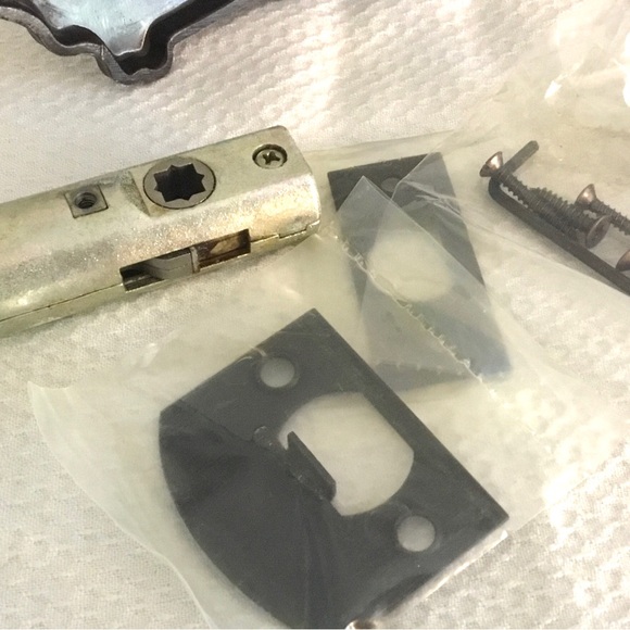 NEW Emtek Victoria 7-3/4 inch NonKeyed Sideplate Victoria Knob Bronze - Picture 4 of 7